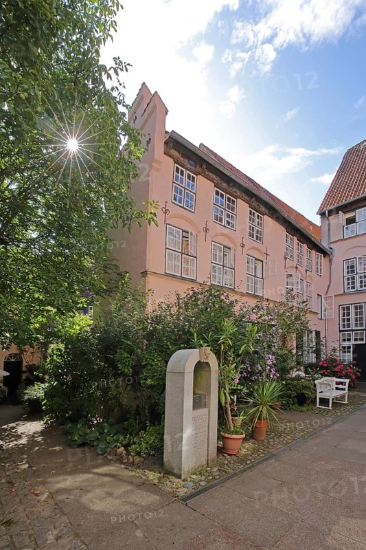Idyllic Füchtingshof with backlight, backyard, inner courtyard, idyll, corridors, courtyards, Glockengießerstraße, Old Town, Lübeck, Schleswig-Holstein, Germany