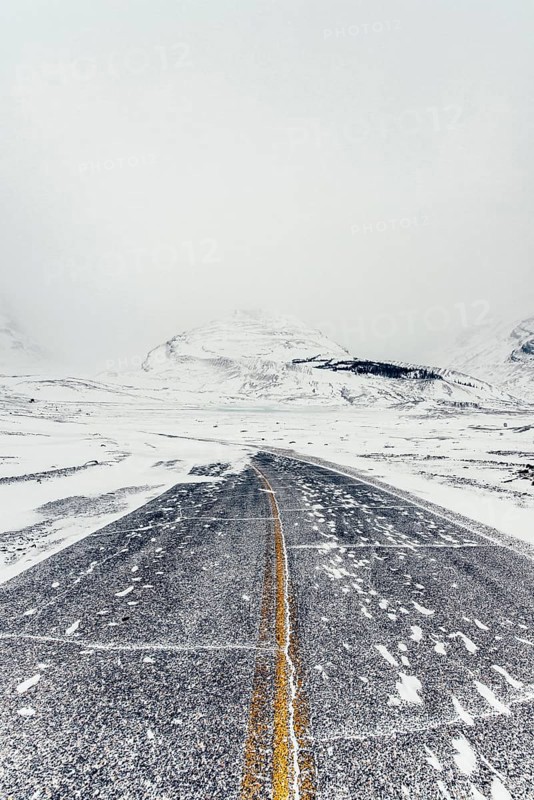 Winter road trip on the Icefields Parkway with lots of snow and ice, Banff National Park, Jasper National Park, Alberta, Canada