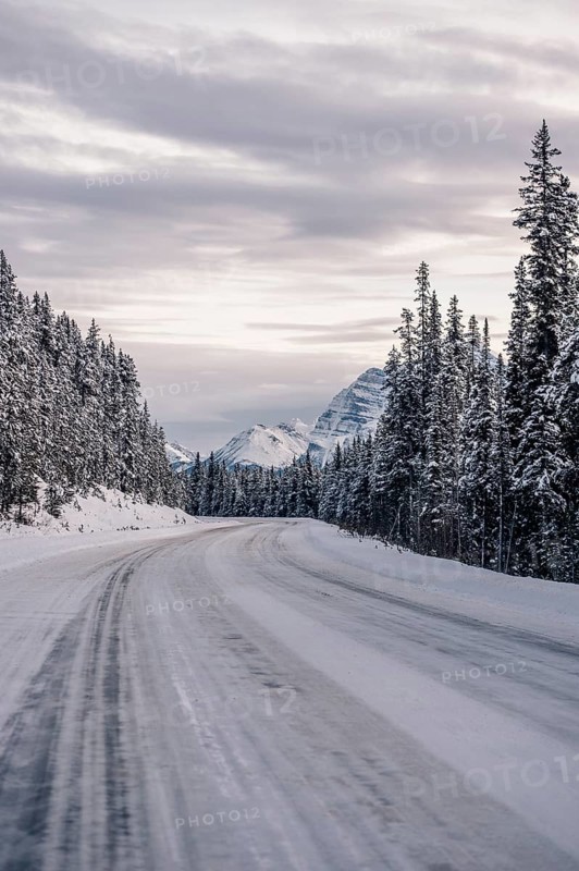Winter road trip on the Icefields Parkway with lots of snow and ice, Banff National Park, Jasper National Park, Alberta, Canada