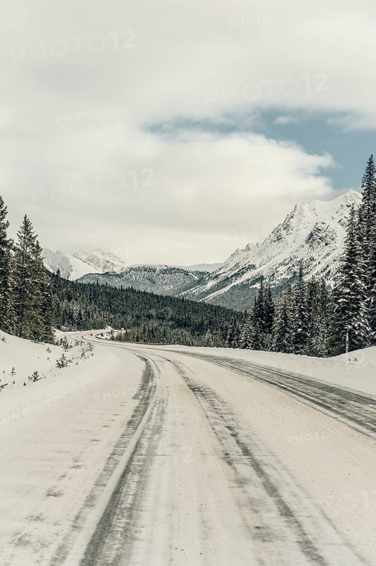 Winter road trip on the Icefields Parkway with lots of snow and ice, Banff National Park, Jasper National Park, Alberta, Canada