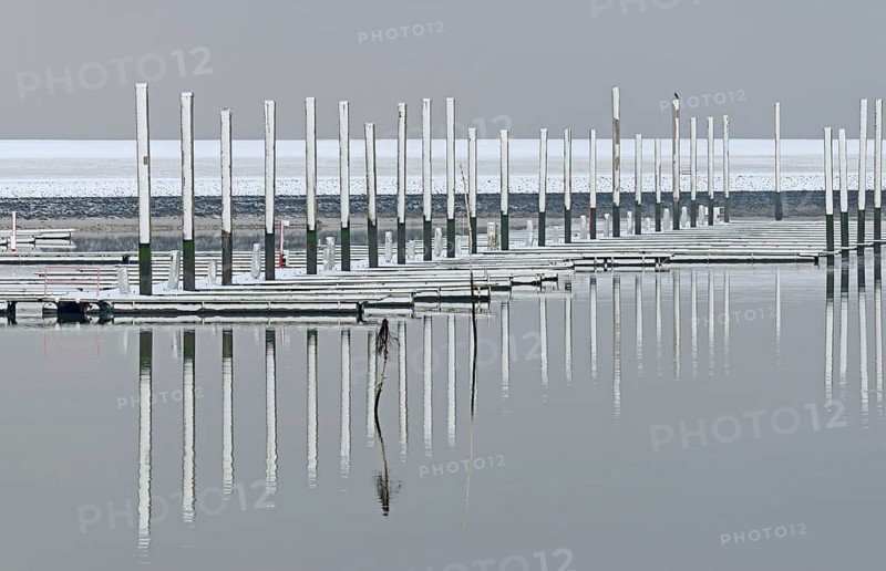 Winter day, onset of winter, snow on the jetties in the marina, North Sea, Norddeich, Lower Saxony, Germany