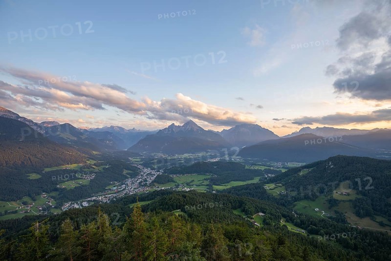 Panoramic view from the Kneifelspitze to Berchtesgaden, Watzmann, Hochkalter and Königssee at sunset