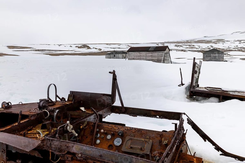 Former research station, rusty vehicle, wooden hut, Kinvika, Muchinsonfjord, Spitsbergen, Svalbard