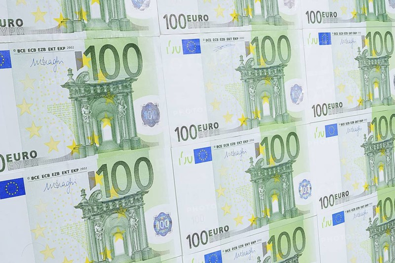 100 euro banknotes, 100 euros