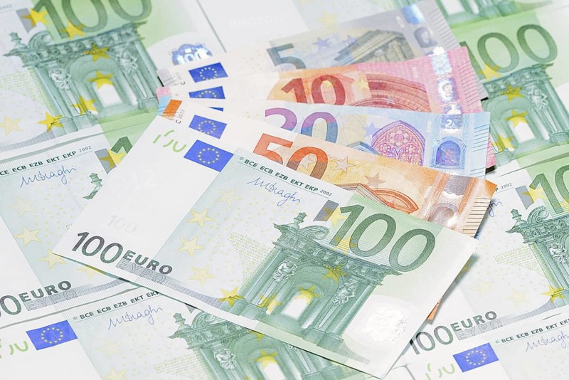 Various euro banknotes, 5 euro, 10 euro, 20 euro, 50 euro, 100 euro