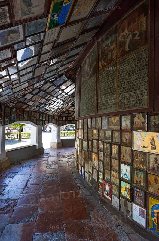 Votive plaques in the walkway around the Chapel of Grace, Kapellplatz, place of pilgrimage, Altötting, Upper Bavaria, Bavaria, Germany