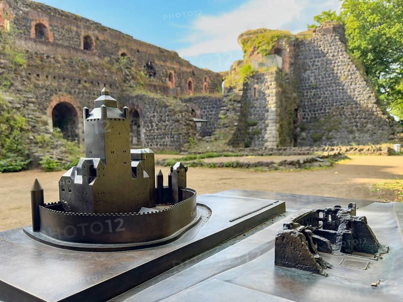 In front left small metal model of the original fortress building of the imperial palace of Emperor Frederick I Barbarossa, built in the Middle Ages around 1184 on today's banks of the Rhine, right next to it for direct comparison model of today's ruin, in the background part of ruin, Kaiserswerth, Düsseldorf, North Rhine-Westphalia, Germany