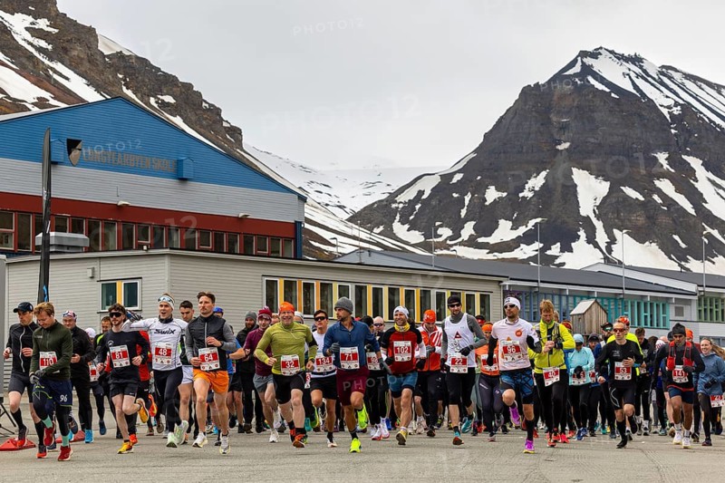 Marathon, group of runners at the start, Longyearbyen, Spitsbergen, Svalbard