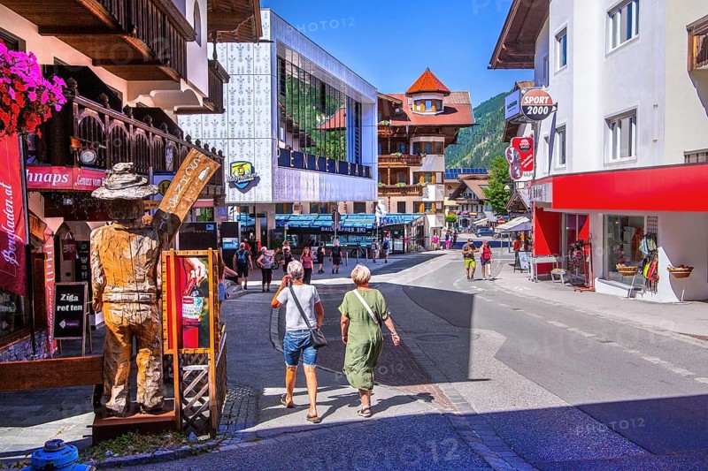 Dorfstrasse with Penkenbahn valley station, Mayrhofen, Zillertal, Zillertal Alps, Tyrol, Austria