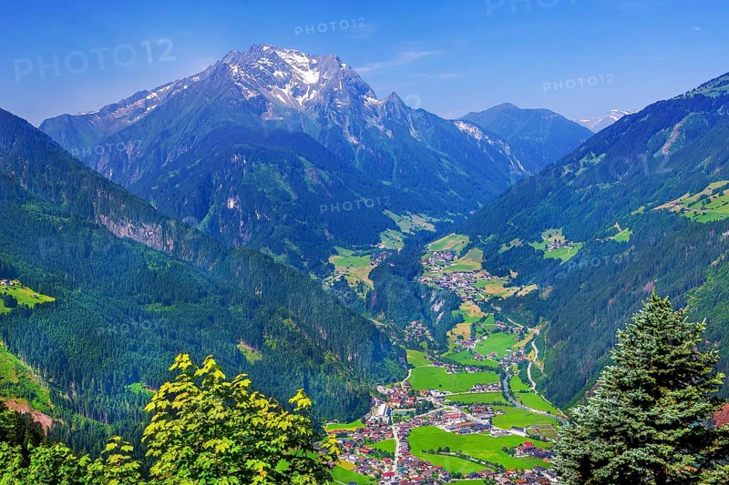 View of the village with Finkenberg and the Grinbergspitzen 2884m, Mayrhofen, Zillertal, Zillertal Alps, Tyrol, Austria