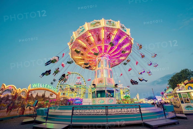 Radiant carousel under the night sky at a funfair, chain carousel, spring festival, Cannstatter Wellenflug, illuminated, blue hour, Cannstatter Wasen, Bad Cannstatt, Stuttgart, Baden-Württemberg, Germany