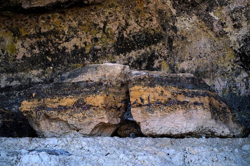 Inclusions of flint and sulphur in chalk cliffs, beach, pebble beach, Étretat, cliffs, chalk cliffs, alabaster coast, La Côte d'Albâtre, Normandy, Seine-Maritime, France