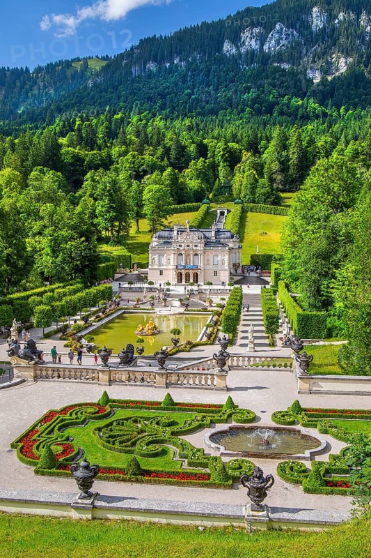 Baroque gardens at the Temple of Venus with a view of the water parterre and Linderhof Palace, Ettal, Ammertal, Upper Bavaria, Bavaria, Germany, UNESCO World Heritage Site