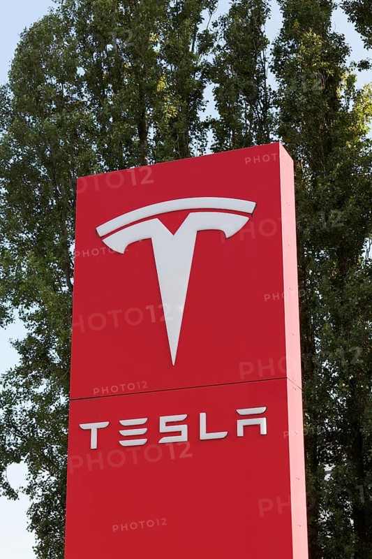 Tesla, pillar with logo in front of Tesla repair shop, US car manufacturer for electric cars, Krefeld-Linn, North Rhine-Westphalia, Germany