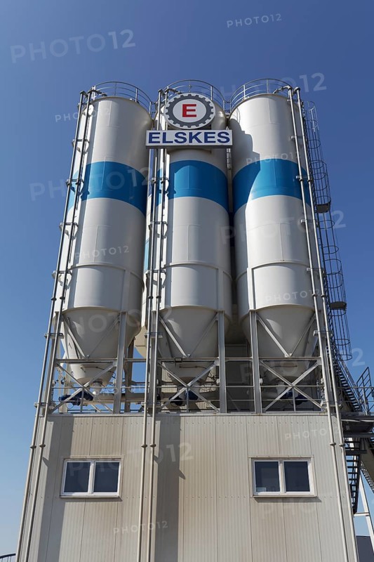 Elskes Tranportbeton, logo on silo plant, concrete plant in Düsseldorf harbour, Düsseldorf, North Rhine-Westphalia, Germany