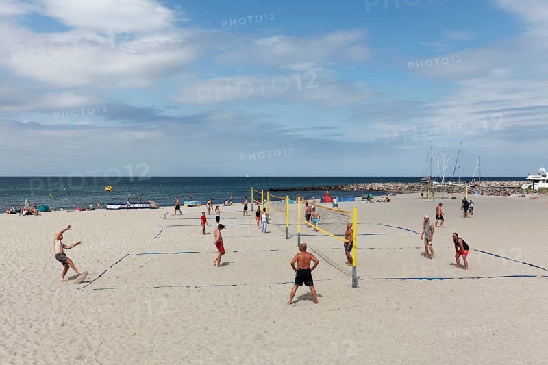 Beach volleyball players on volleyball courts on the beach, Kühlungsborn, Baltic Sea, Mecklenburg-Western Pomerania, Germany