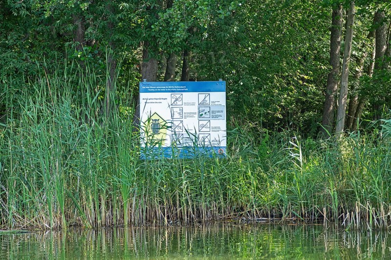 Signpost at the border of the Müritz National Park, Leppinsee, Mecklenburg Lake District, Mecklenburg-Western Pomerania, Germany