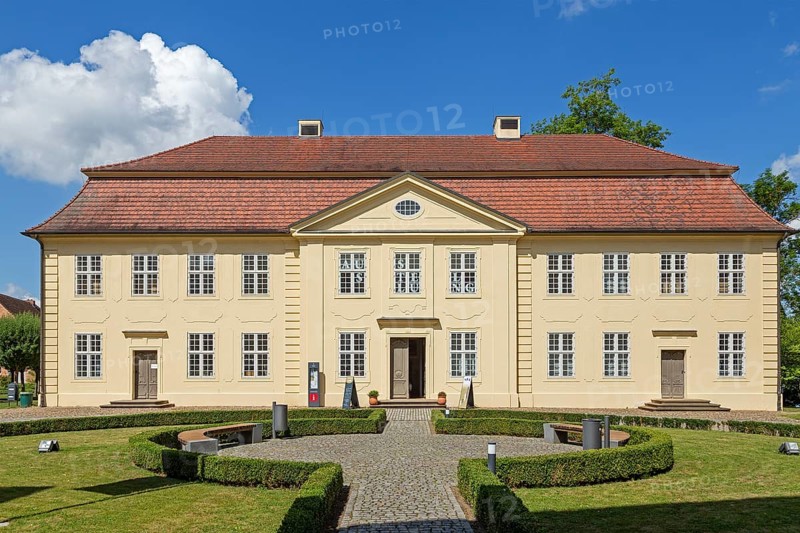 Kavaliershaus, castle, castle island, Mirow, Mecklenburg Lake District, Mecklenburg-Western Pomerania, Germany