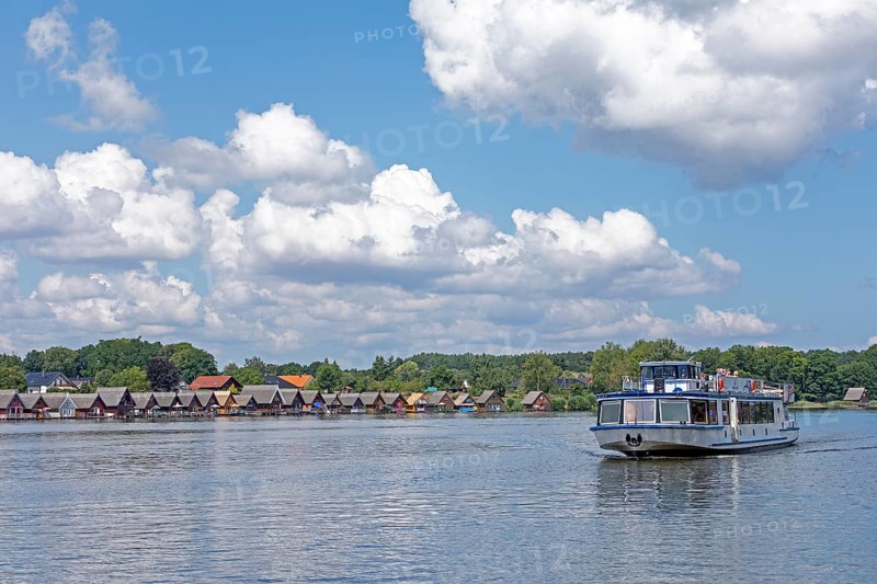 Boathouses, holiday homes on Lake Mirow, excursion boat, Mirow, Mecklenburg Lake District, Mecklenburg-Western Pomerania, Germany
