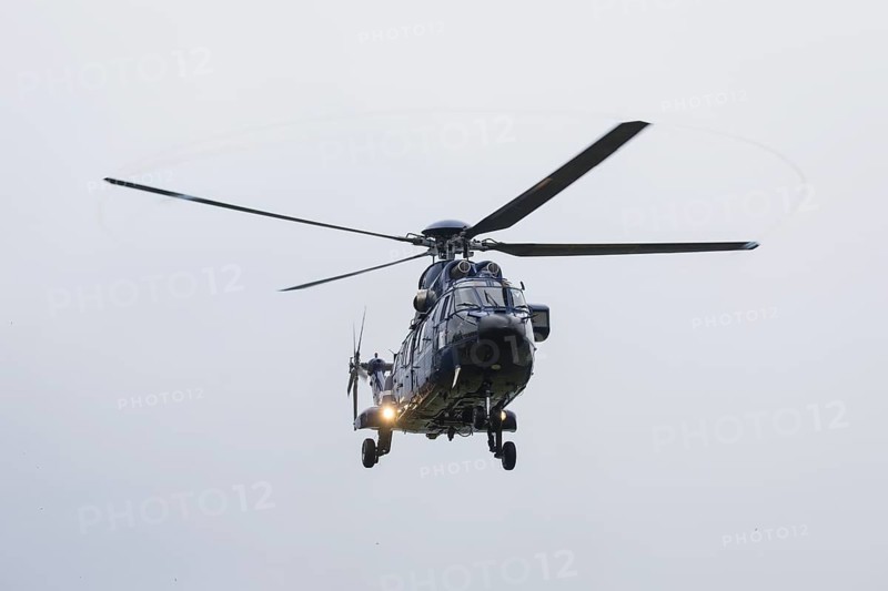 A helicopter with Emmanuel Macron (President of the French Republic) on board in front of a joint meeting with Friedrich Merz (CDU, Federal Chancellor) in front of the Villa Borsig in Berlin on 23 July 2025