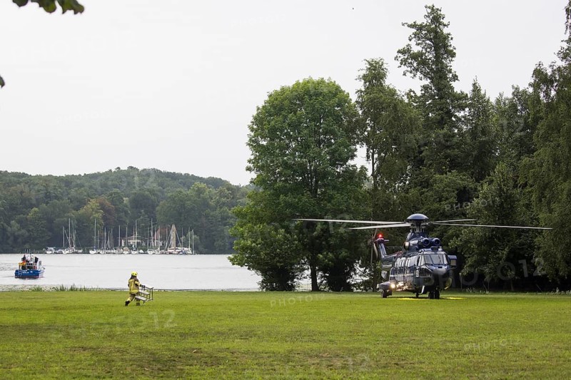 A firefighter transports a ladder to a helicopter in front of a joint meeting between Friedrich Merz (CDU, German Chancellor) and Emmanuel Macron (President of the French Republic) at the Villa Borsig in Berlin on 23 July 2025