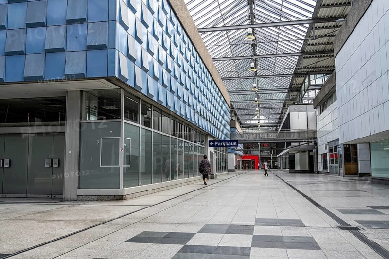 City C shopping centre, City Center, in the city centre of Leverkusen, older shopping centre from the 1960s, completely vacant, designed as a shopping centre, space for offices, services, flats, parking, vacant, to be completely refurbished, but no investors yet, North Rhine-Westphalia, Germany