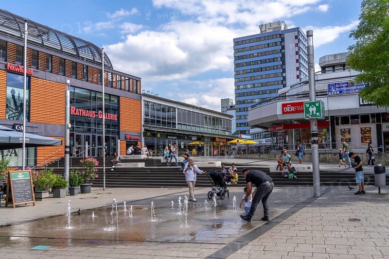 Rathaus-Galerie shopping centre, in the city centre of Leverkusen, modern, new shopping centre from 2010, with around 120 shops and restaurants, North Rhine-Westphalia, Germany