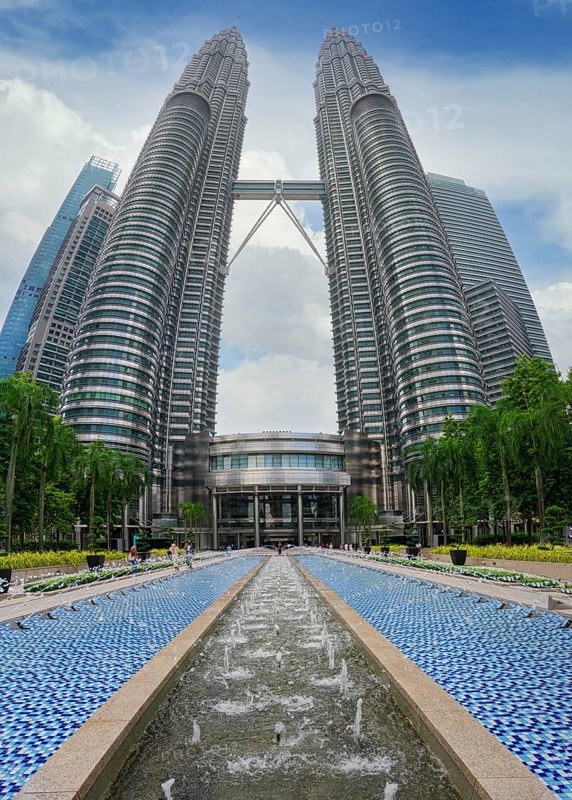 Petronas twin towers with fountains, Kuala Lumpur, Malaysia, Asia