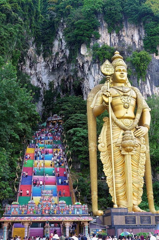 Murugan statue the God of War and colorful staircase leading to the caves with many pilgrims, Batu Caves complex, Kuala Lumpur, Malaysia, Asia