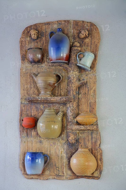 Pottery as decoration, potter, pottery, arts and crafts, jugs, drinking vessels, vases, mugs, pottery market, Suhl, Franconia, Thuringia, Germany