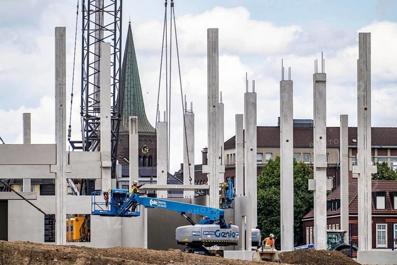 Construction of a new logistics hall on the Mercatroinsel, Hall 2, next to an existing hall, approx. 25, 000 square metres in size, in Duisburg-Ruhrort, shell construction, North Rhine-Westphalia, Germany