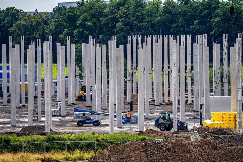 Construction of a new logistics hall on the Mercatroinsel, Hall 2, next to an existing hall, approx. 25, 000 square metres in size, in Duisburg-Ruhrort, shell construction, North Rhine-Westphalia, Germany