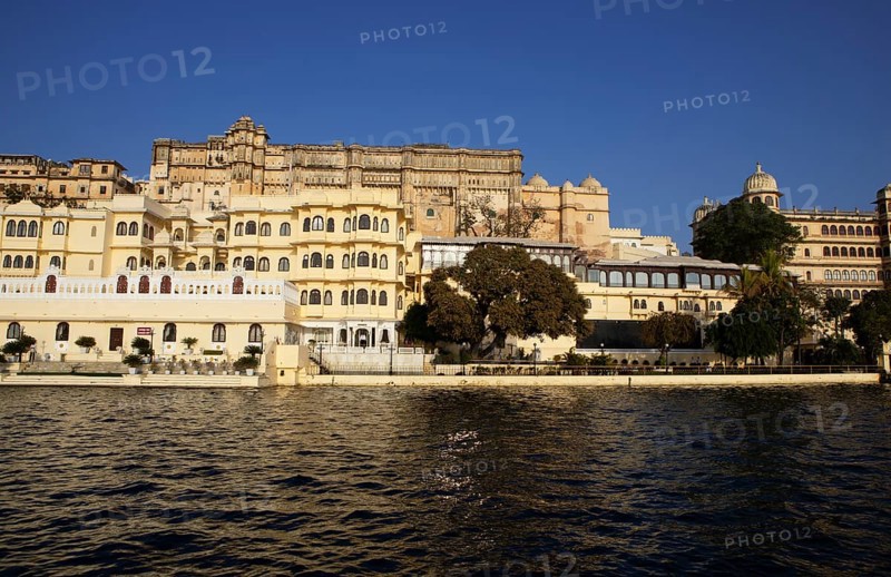 City Palace at Lake Pichola in the evening light, Udaipur, Rajasthan, India