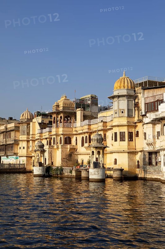 Gangaur Ghat or Gangori Ghat at Lake Pichola in the evening light, Udaipur, Rajasthan, India