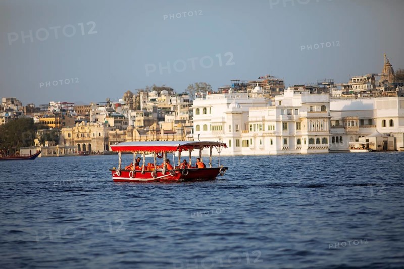 Excursion boat on Lake Pichola, behind the old town, Udaipur, Rajasthan, India