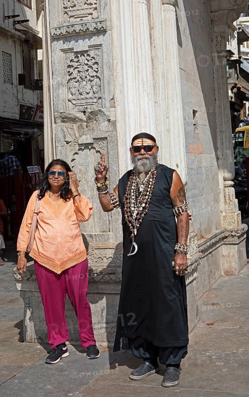 Indian couple, tattooed, with skull chains at Gangaur Ghat or Gangori Ghat, Udaipur, Rajasthan, India