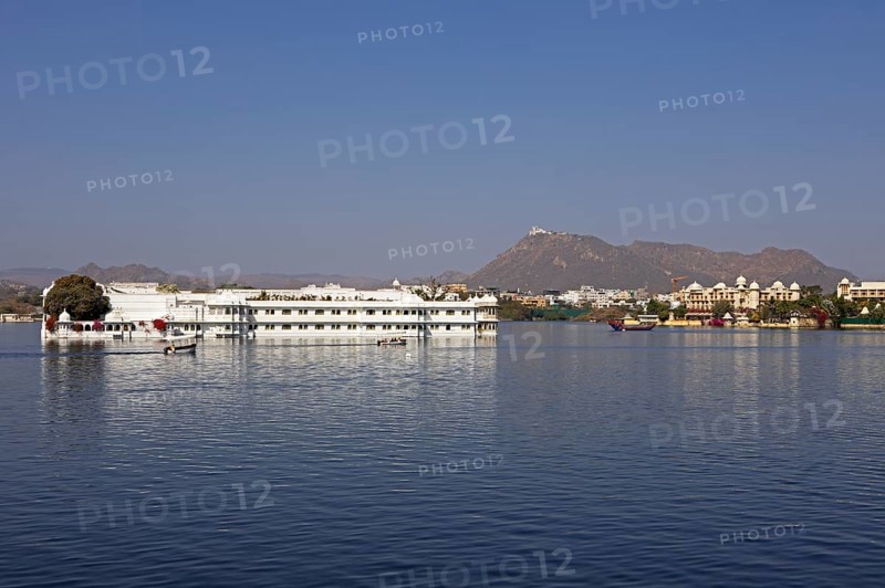 Taj Lake Palace Hotel on Lake Pichola, Udaipur, Rajasthan, India