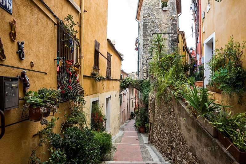 Alley, Menton, Alpes Maritimes, Provence Alpes Cote d'Azur, French Riviera, South of France, France