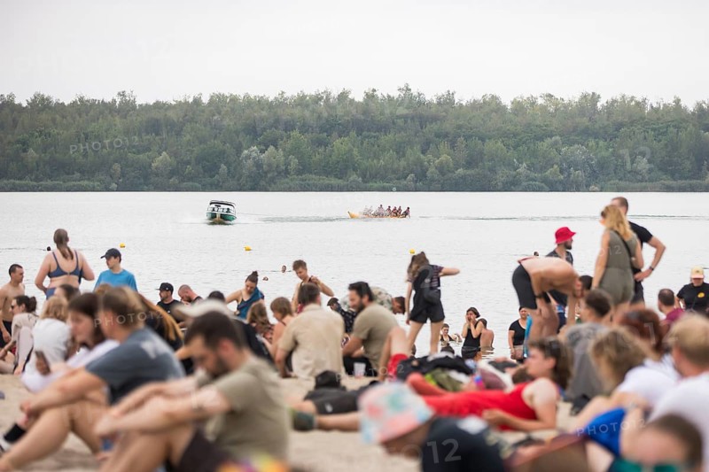 Festival visitors on the beach at the Highfield Festival on Sunday, Lake Störmthal, 18/08/2024