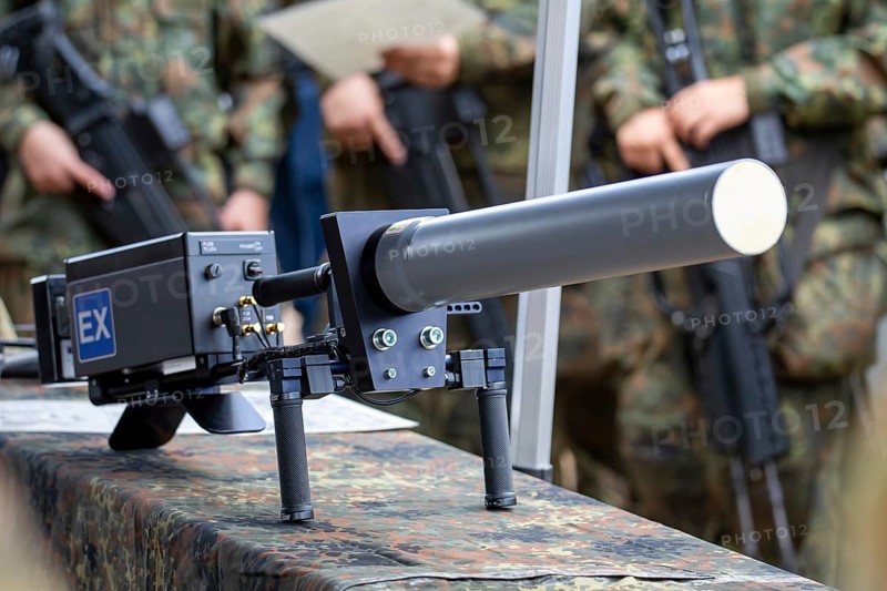Close-up of the German Armed Forces' HP 47+ defence jammer (for drone defence)