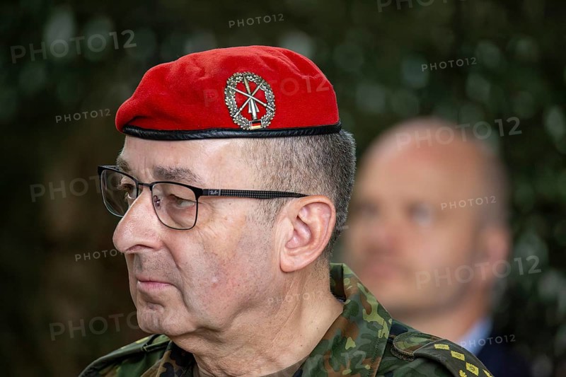Carsten Breuer, General of the Army of the Bundeswehr, visits the Germersheim Air Force Training Battalion