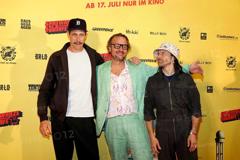 Marxc Hosemann, director Oliver Rihs with songwriter of Schwarze Schafe Tobias Jundt (Bonaparte) at the #SchwarzeSchafe premiere at the cinema in the Kulturbrauerei on 15.7.2025 Berlin