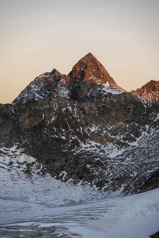 High mountain landscape at sunrise, summit of the Wilder Pfaff in the morning light, glacier and rocky mountain peaks with alpenglow, Stubai Alps, South Tyrol, Italy