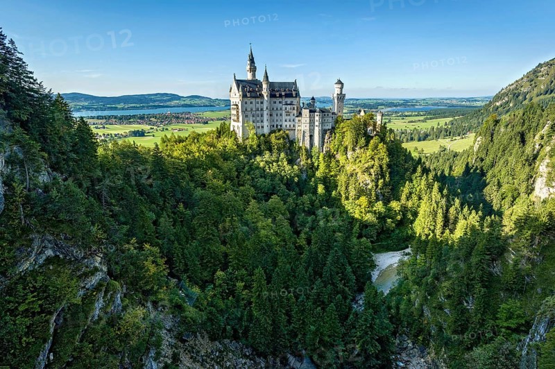 Neuschwanstein Castle by King Ludwig II above the Pöllat Gorge, fairytale castle in the Neo-Romanesque style, UNESCO World Heritage Site, Forggensee, Bannwaldsee, Schwangau, Königswinkel, Allgäu, Swabia, Bavaria, Germany