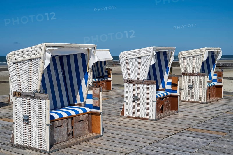 Beach chairs on wooden planks, Sankt Peter Ording, Eiderstedt, North Frisia, North Sea, Schleswig-Holstein, Germany