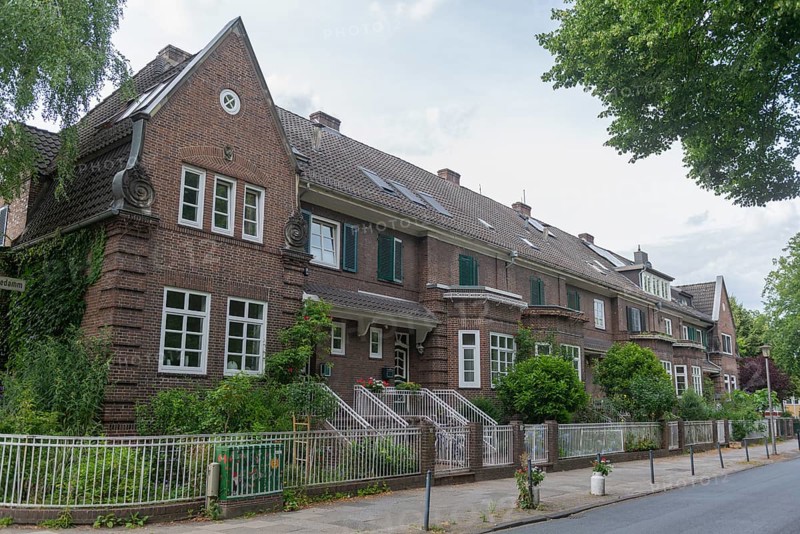 Living in the Weidedamm district, Am Weidedamm, brick architecture, bay window, front garden with trees and plants, steps to the entrance, fence, street, Hanseatic City of Bremen, Germany