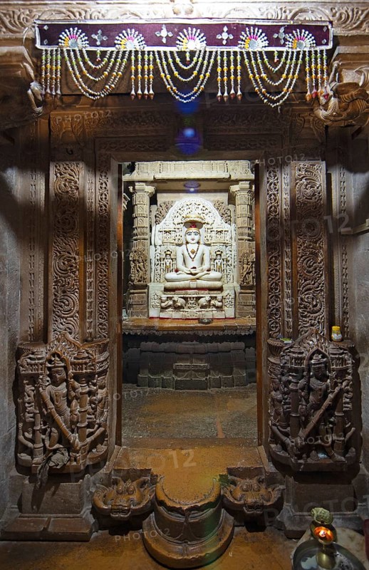 White marble statue of Mahavira in the Jain temple Chandraprabhu in the fortress in Jaisalmer, Rajasthan, India