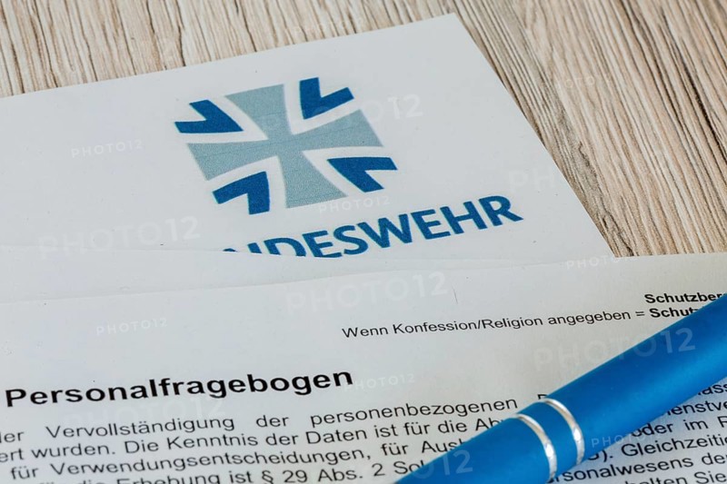 Close-up of a Bundeswehr personnel questionnaire (symbolic image)