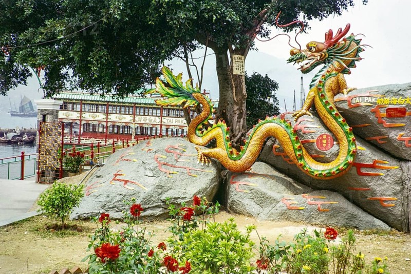 Dragon entrance sign Tai Pak floating restaurant, Castle Peak, New Territories, Hong Kong, Asia, 1964
