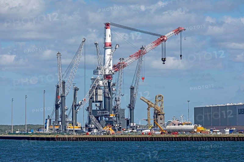 Overseas harbour, Liebherr-MCCtec, heavy-duty crane TCC 78000, Warnow, Warnemünde, Rostock, Mecklenburg-Vorpommern, Germany